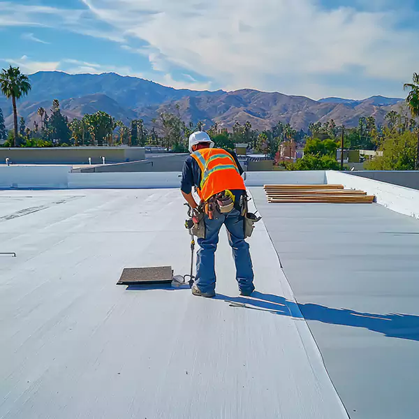 Why Oak Lawn Property Owners Trust Oak Lawn Roofing Contractors for Flat Roofing?